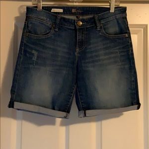 Kut from the Kloth “Catherine” Boyfriend Shorts